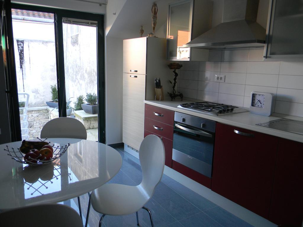 Apartments Lorenco Tisno Oda fotoğraf